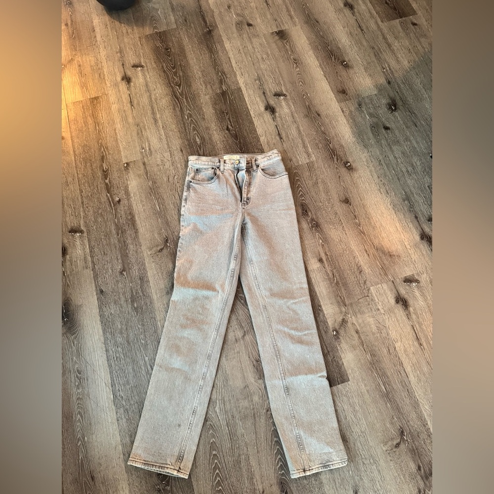 Abercrombie & Fitch Women's Ultra High Rise 90s Straight Jean